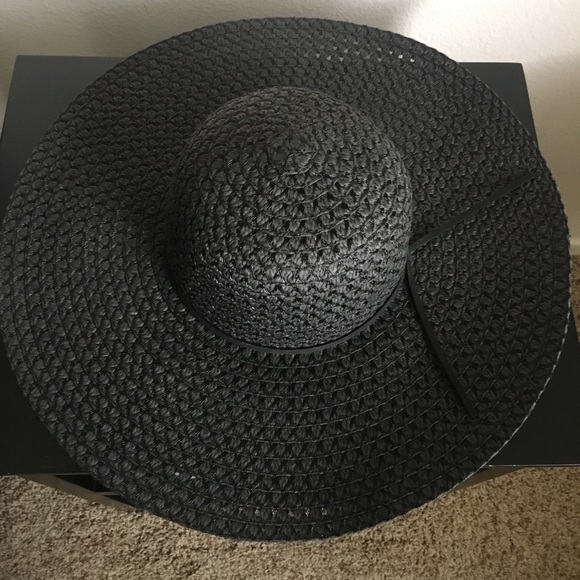 Accessories - Floppy Straw Hat